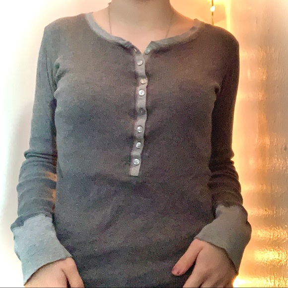 ✨Long Sleeve Button Up Shirt✨ - Picture 3 of 5